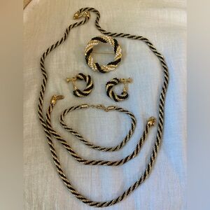 Bundle of 5 Pieces of Jewelries Goldette Trifari Jewelry Lot